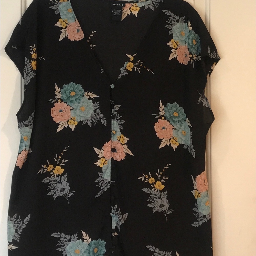 Torrid Sleeveless Top - Picture 2 of 6